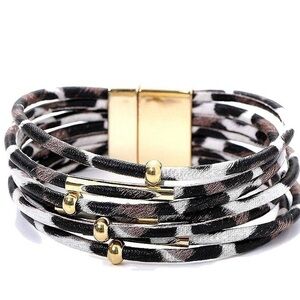 🌻3/$20🌻 Magnetic White Leopard Bracelet